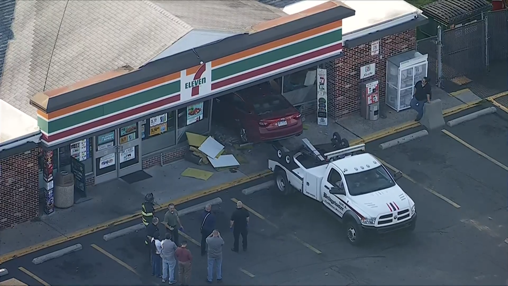 Driver in stolen car crashes into 7-Eleven store in Bucks County, police say — Media Business news
