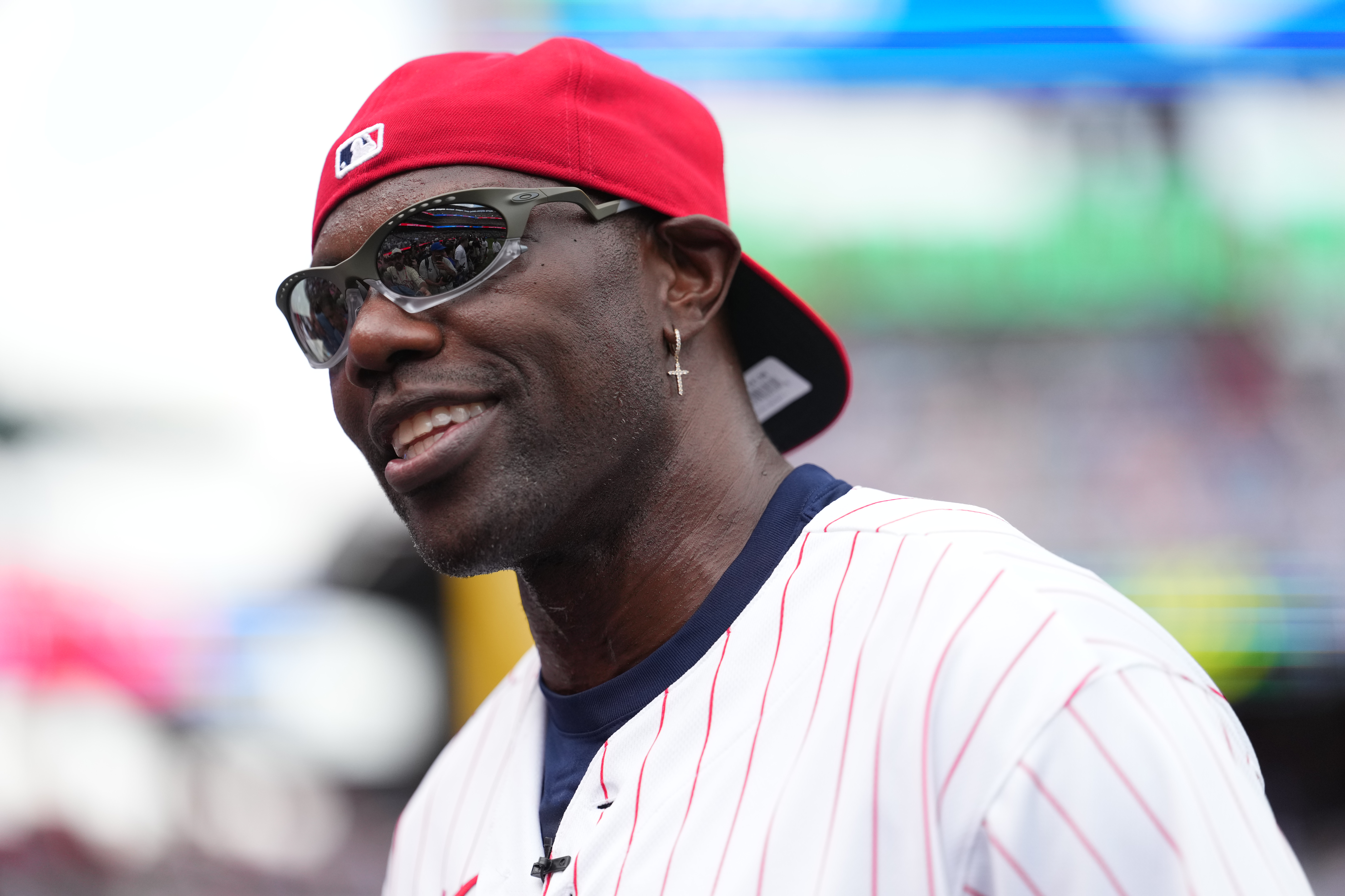 Trailer for Terrell Owens documentary revisits receiver's driveway workout during Eagles holdout — Media Community news